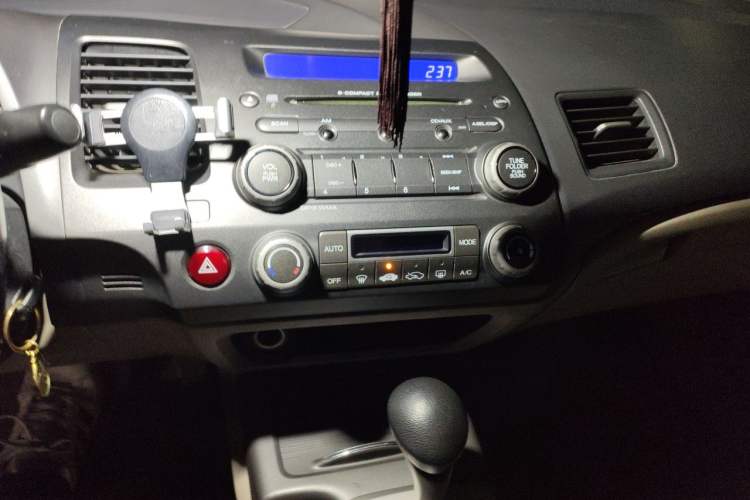 Used Honda Civic 2009 1.8L automatic luxury edition Audio And AC Panel