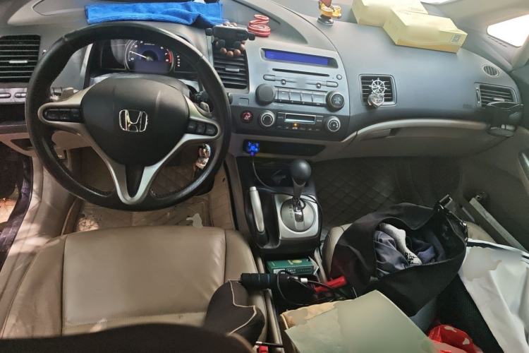 Used Honda Civic 2009 1.8L automatic luxury edition Center Console