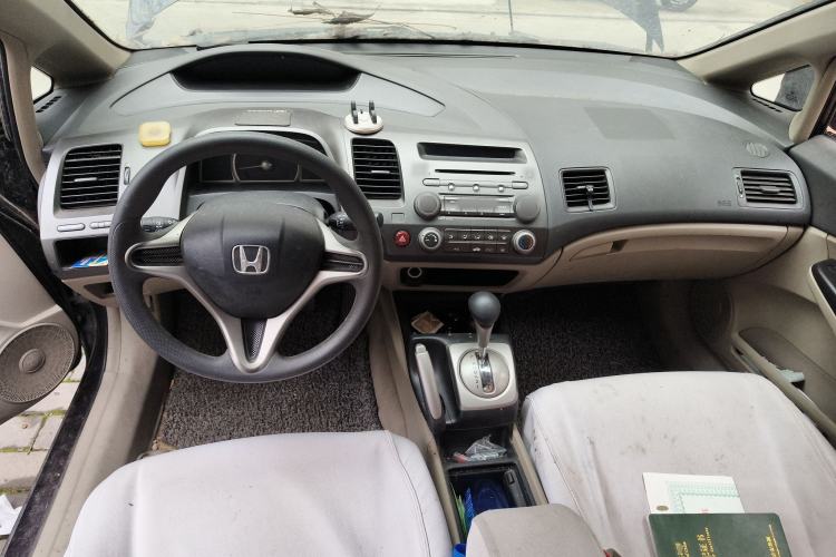 Used Honda Civic 2009 1.8L automatic comfort version Center Console