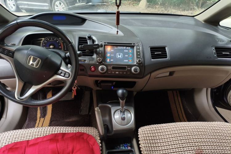 Used Honda Civic 2009 1.8L automatic luxury edition Center Console