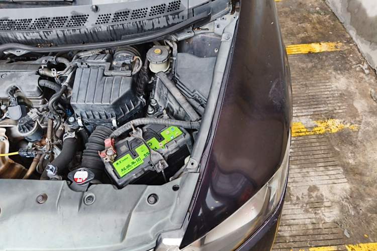 Used Honda Civic 2009 1.8L automatic luxury edition Engine Bay Left