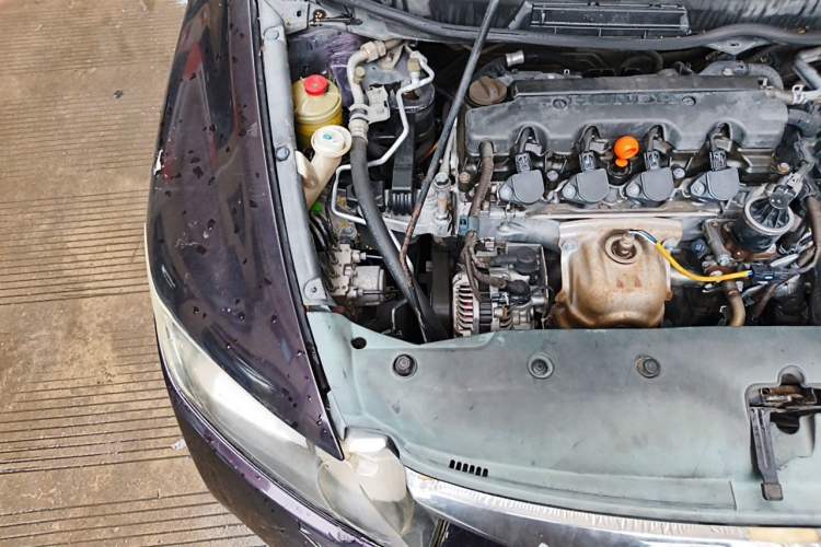 Used Honda Civic 2009 1.8L automatic luxury edition Engine Bay Right