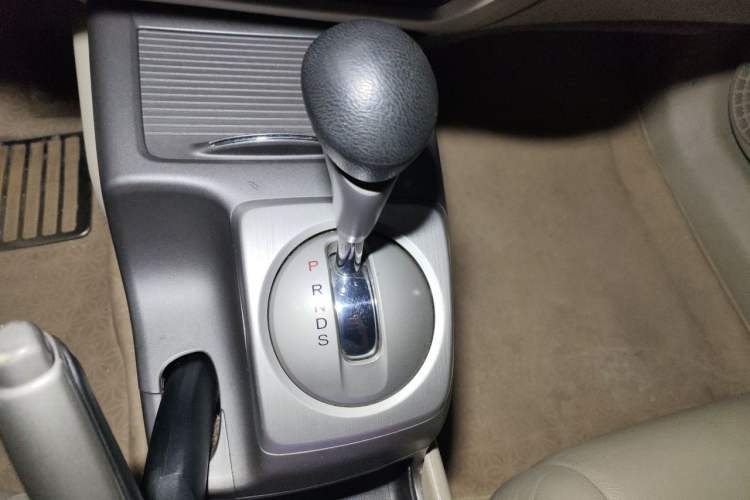 Used Honda Civic 2009 1.8L automatic luxury edition Gear Lever