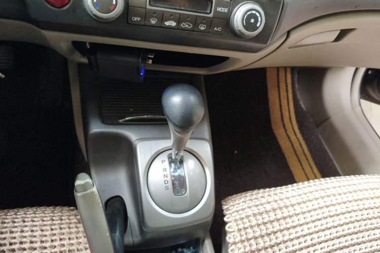 Used Honda Civic 2009 1.8L automatic luxury edition Gear Lever