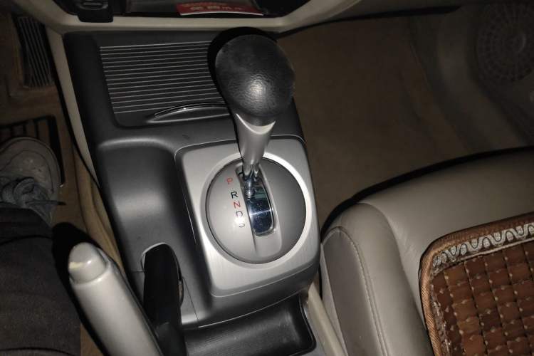 Used Honda Civic 2009 1.8L automatic luxury edition Gear Lever