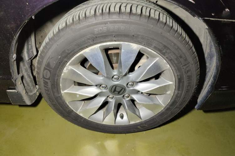 Used Honda Civic 2009 1.8L automatic luxury edition Right Front Wheel Hub