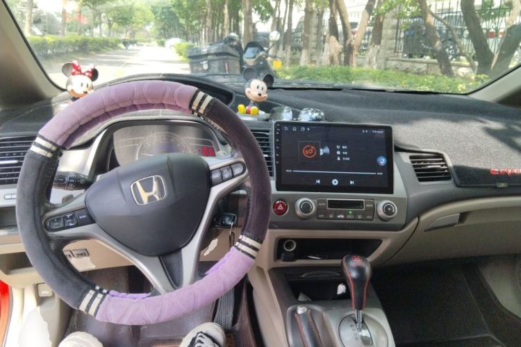Used Honda Civic 2009 1.8L automatic luxury edition Center Console