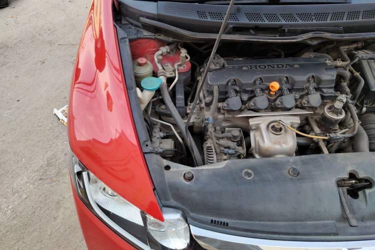 Used Honda Civic 2009 1.8L automatic luxury edition Engine Bay Right