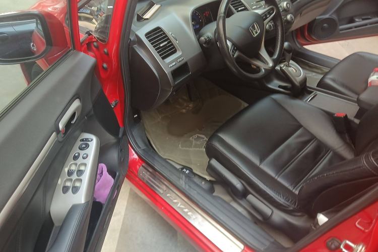 Used Honda Civic 2009 1.8L automatic luxury edition Interior 3
