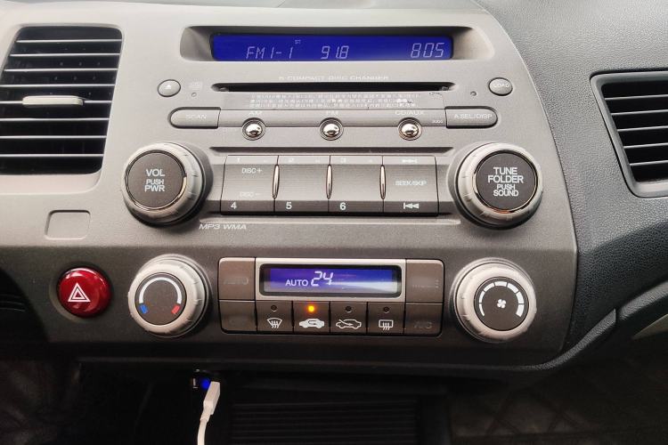 Used Honda Civic 2009 1.8L automatic luxury edition Interior 5