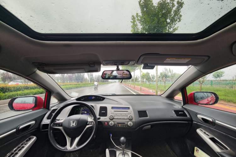 Used Honda Civic 2009 1.8L automatic luxury edition Interior 8