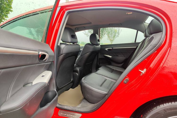 Used Honda Civic 2009 1.8L automatic luxury edition Interior 9