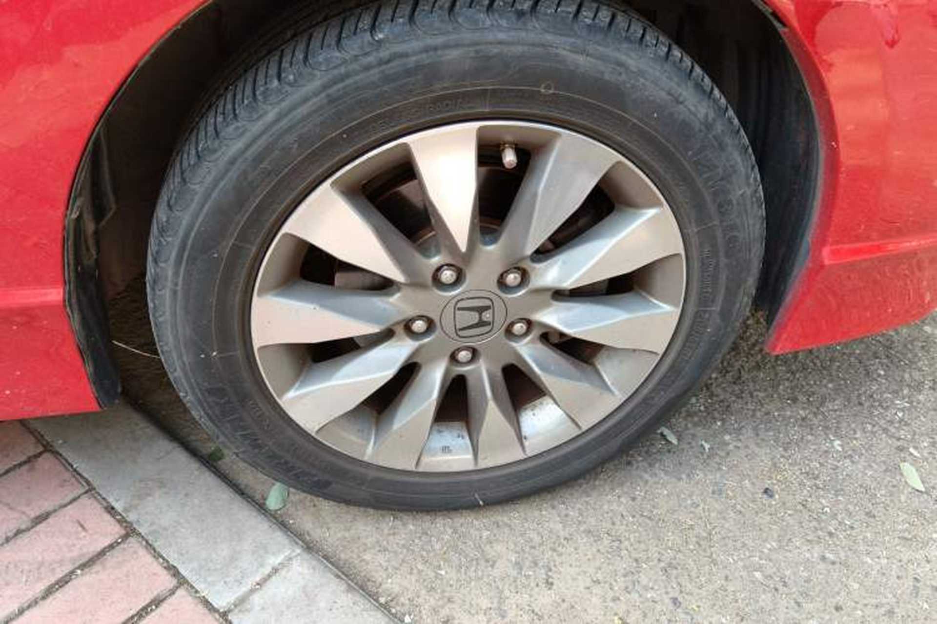 Used Honda Civic 2009 1.8L automatic luxury edition Right Front Wheel Hub