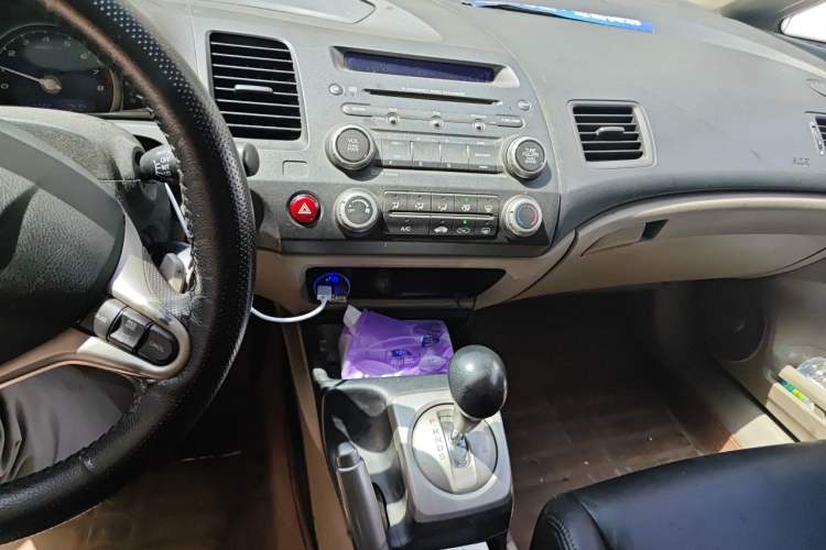 Used Honda Civic 2009 1.8L automatic luxury edition Audio And AC Panel