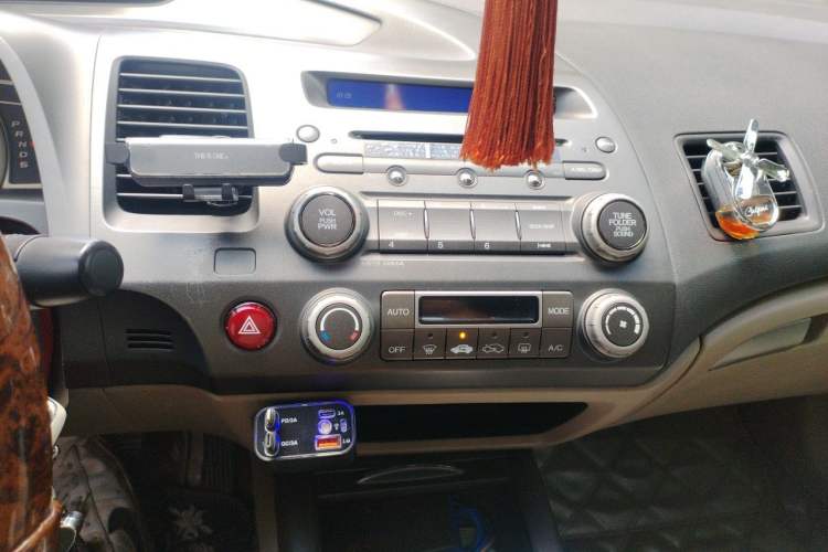 Used Honda Civic 2009 1.8L automatic luxury edition Audio And AC Panel