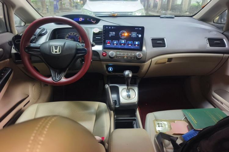 Used Honda Civic 2009 1.8L automatic comfort version Center Console