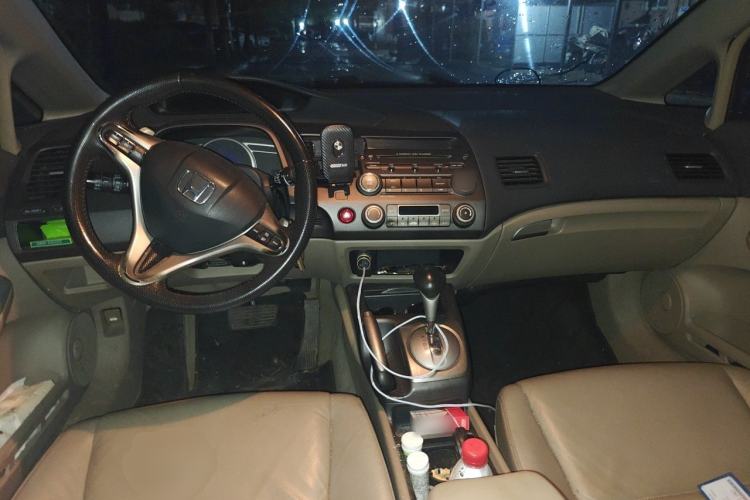 Used Honda Civic 2009 1.8L automatic luxury edition Center Console
