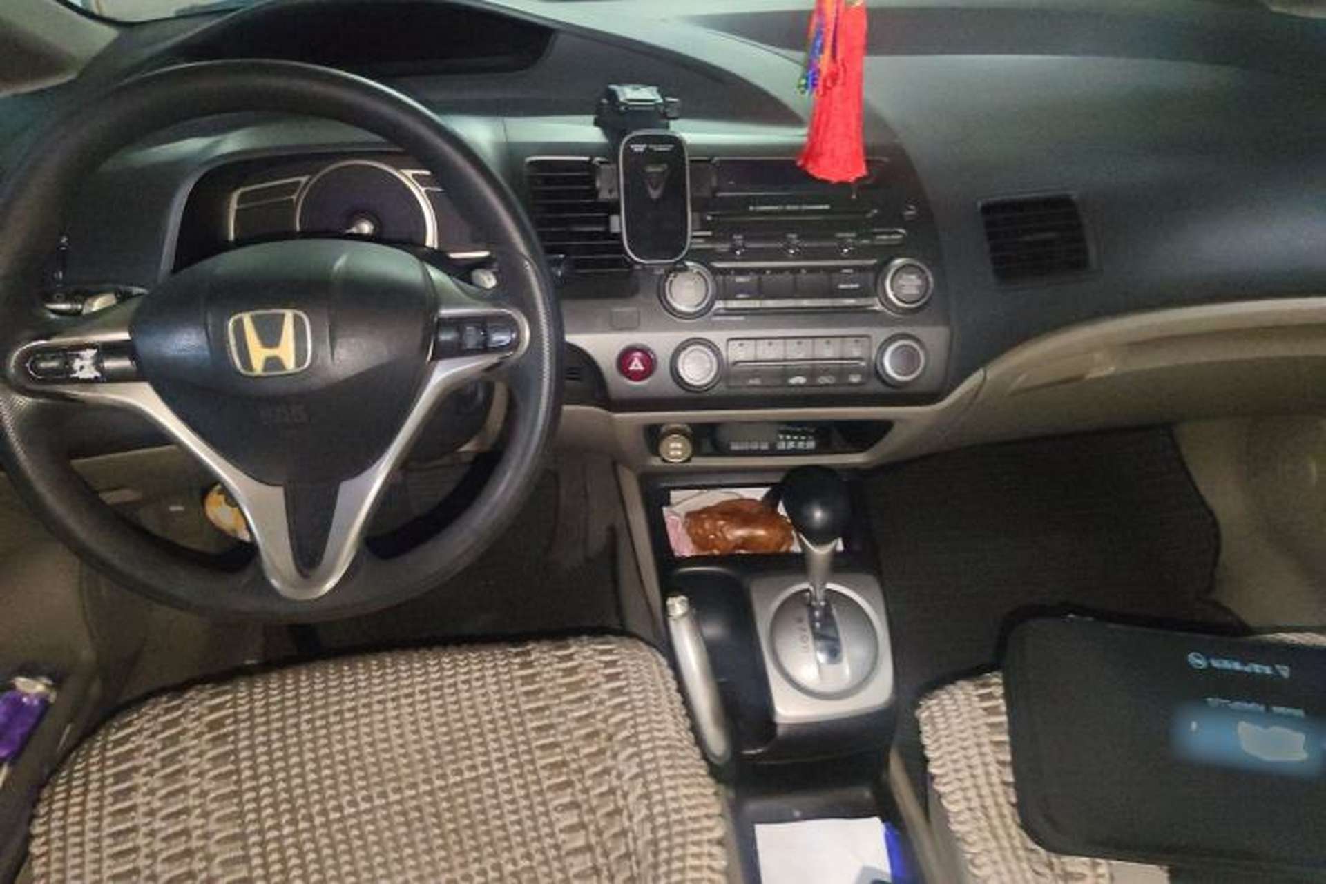 Used Honda Civic 2009 1.8L automatic comfort version Center Console
