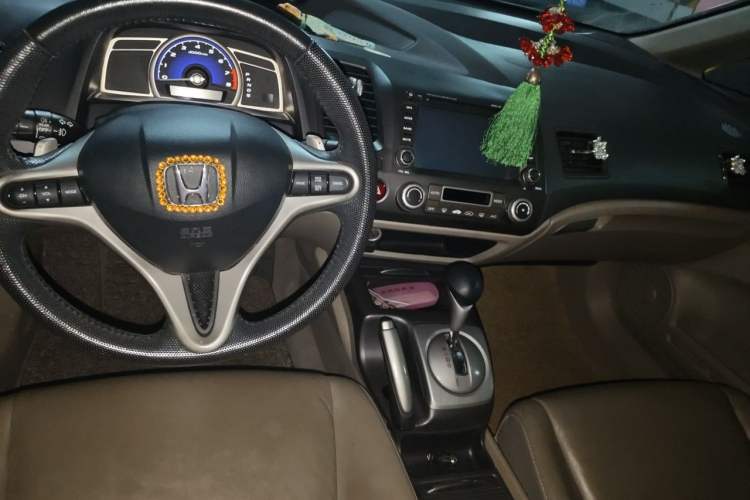 Used Honda Civic 2009 1.8L automatic luxury edition Center Console