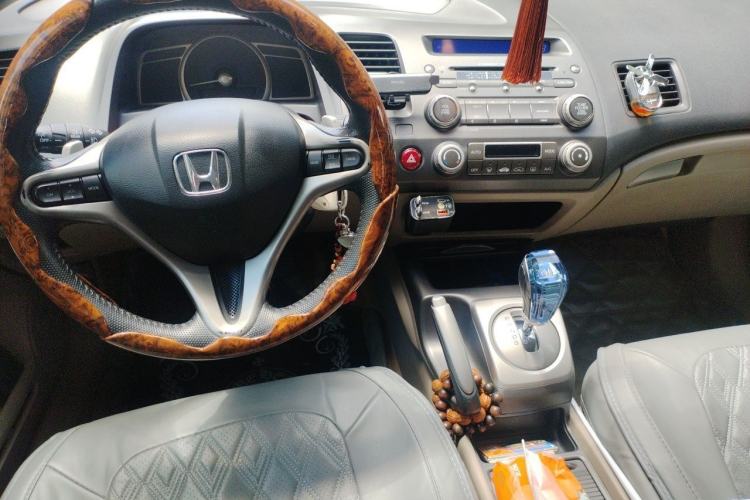 Used Honda Civic 2009 1.8L automatic luxury edition Center Console
