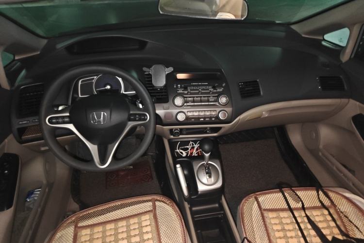 Used Honda Civic 2009 1.8L automatic comfort version Center Console