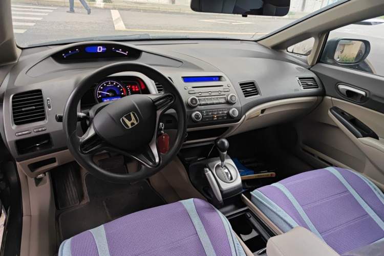 Used Honda Civic 2009 1.8L automatic comfort version Center Console