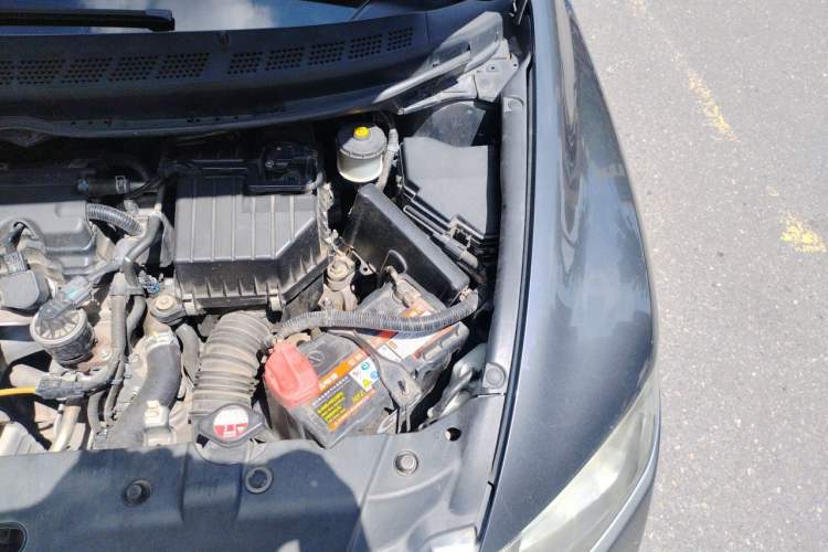 Used Honda Civic 2009 1.8L automatic luxury edition Engine Bay Left