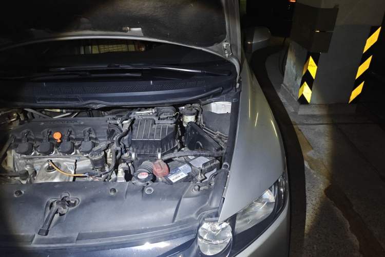 Used Honda Civic 2009 1.8L automatic comfort version Engine Bay Left