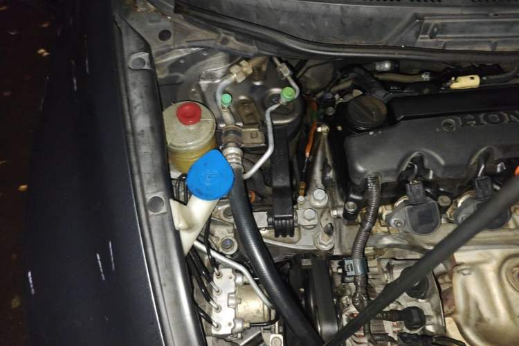 Used Honda Civic 2009 1.8L automatic luxury edition Engine Bay Right