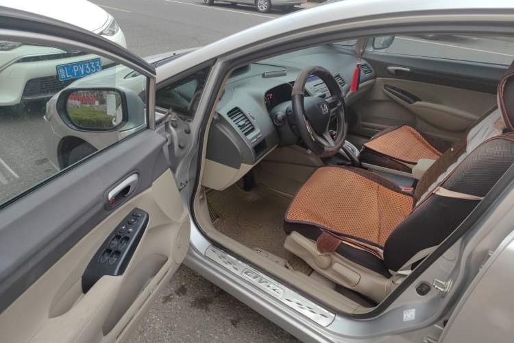 Used Honda Civic 2009 1.8L automatic comfort version Interior 3