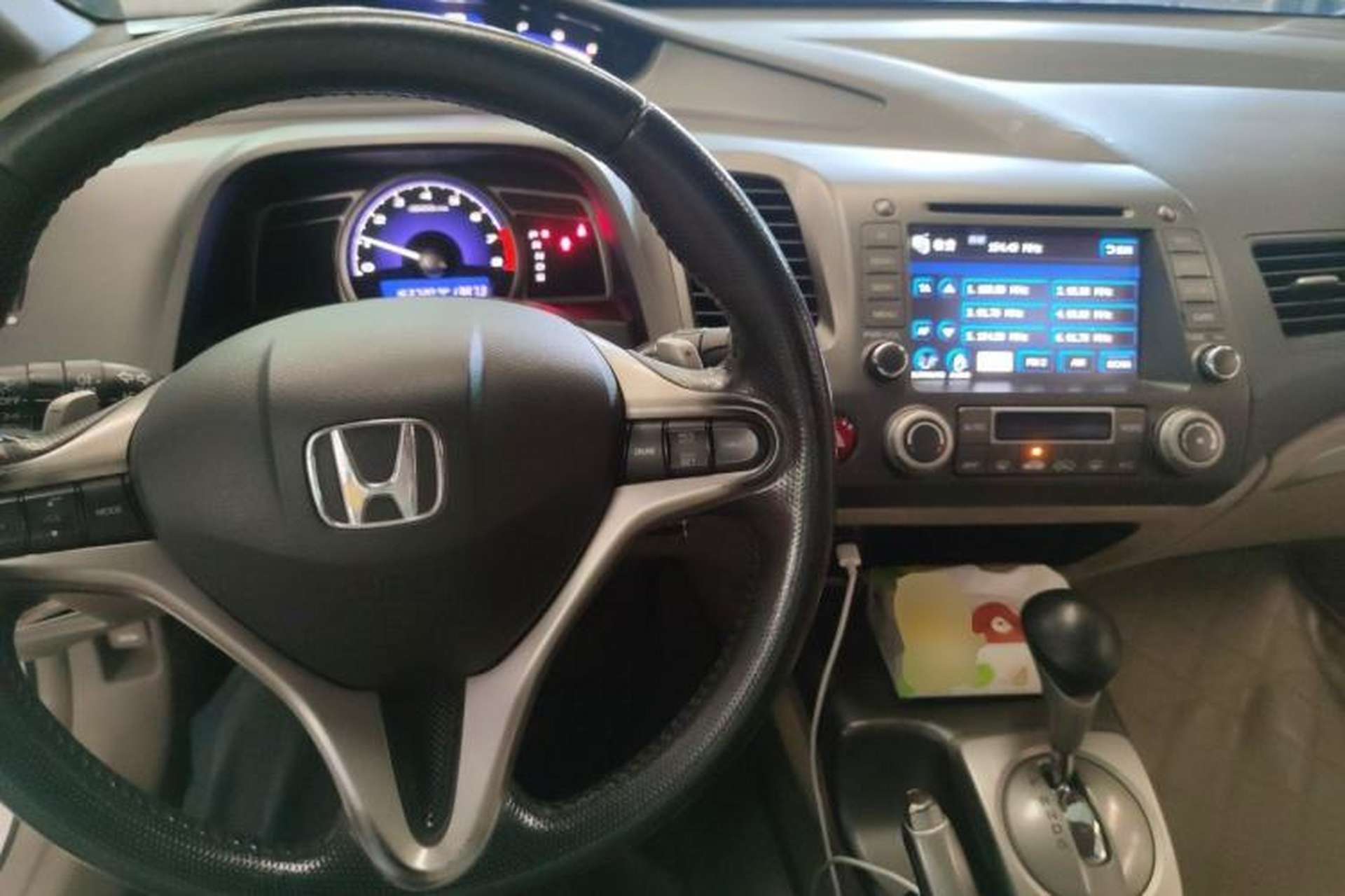 Used Honda Civic 2009 1.8L automatic luxury edition Center Console