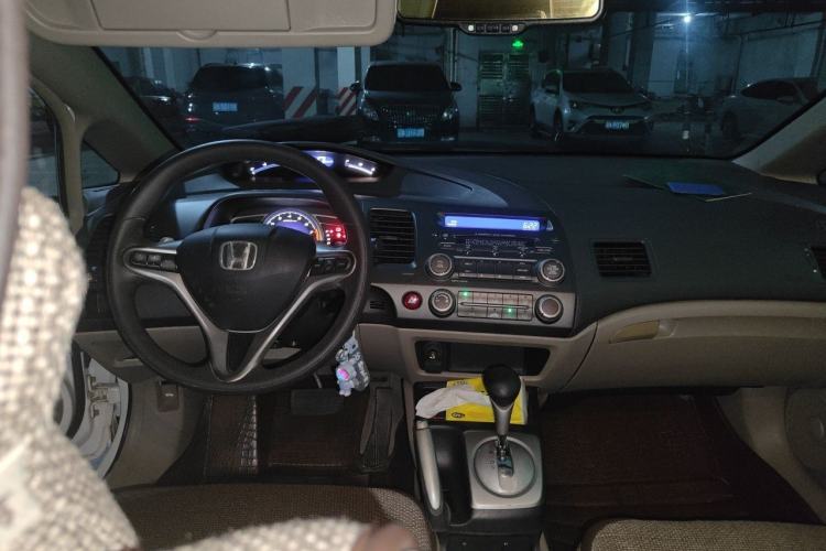 Used Honda Civic 2009 1.8L automatic luxury edition Center Console