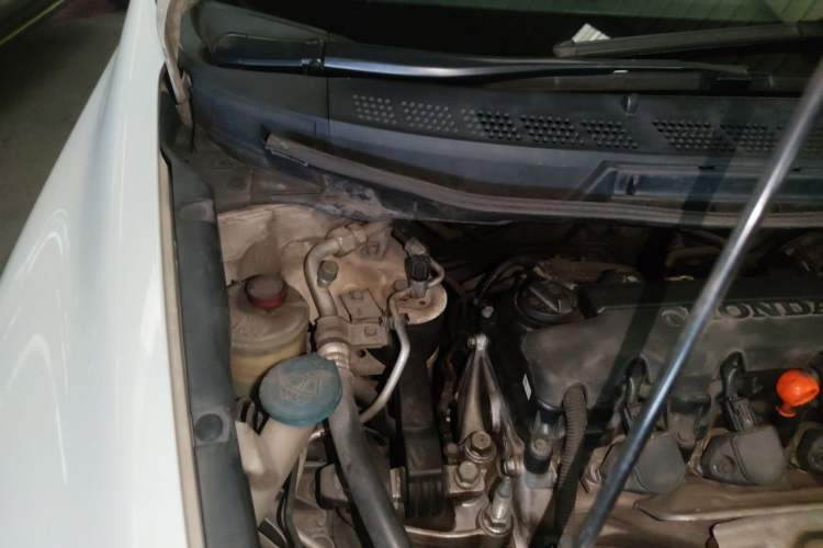 Used Honda Civic 2009 1.8L automatic luxury edition Engine Bay Right