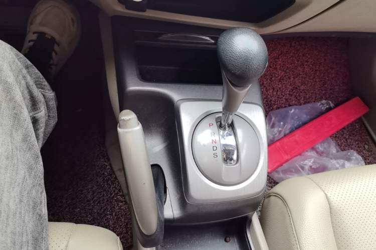Used Honda Civic 2009 1.8L automatic luxury edition Gear Lever
