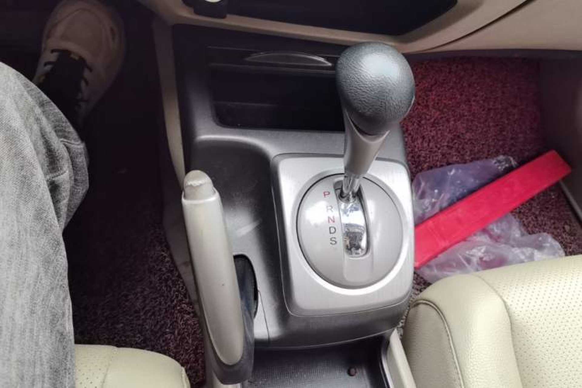 Used Honda Civic 2009 1.8L automatic luxury edition Gear Lever