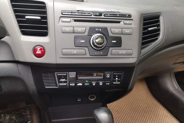 Used Honda Civic 2012 1.8L automatic luxury edition Audio And AC Panel
