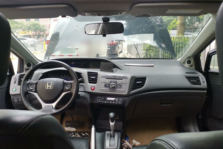 Used Honda Civic 2012 1.8L automatic luxury edition Center Console