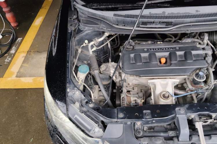 Used Honda Civic 2012 1.8L automatic luxury edition Engine Bay Right