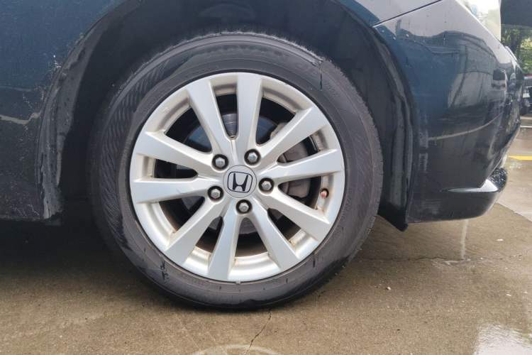 Used Honda Civic 2012 1.8L automatic luxury edition Right Front Wheel Hub