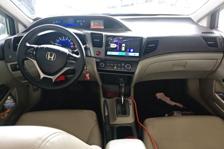 Used Honda Civic 2012 1.8L automatic comfort version Center Console