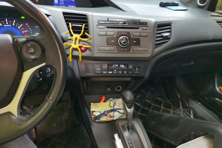 Used Honda Civic 2012 1.8L automatic luxury edition Audio And AC Panel