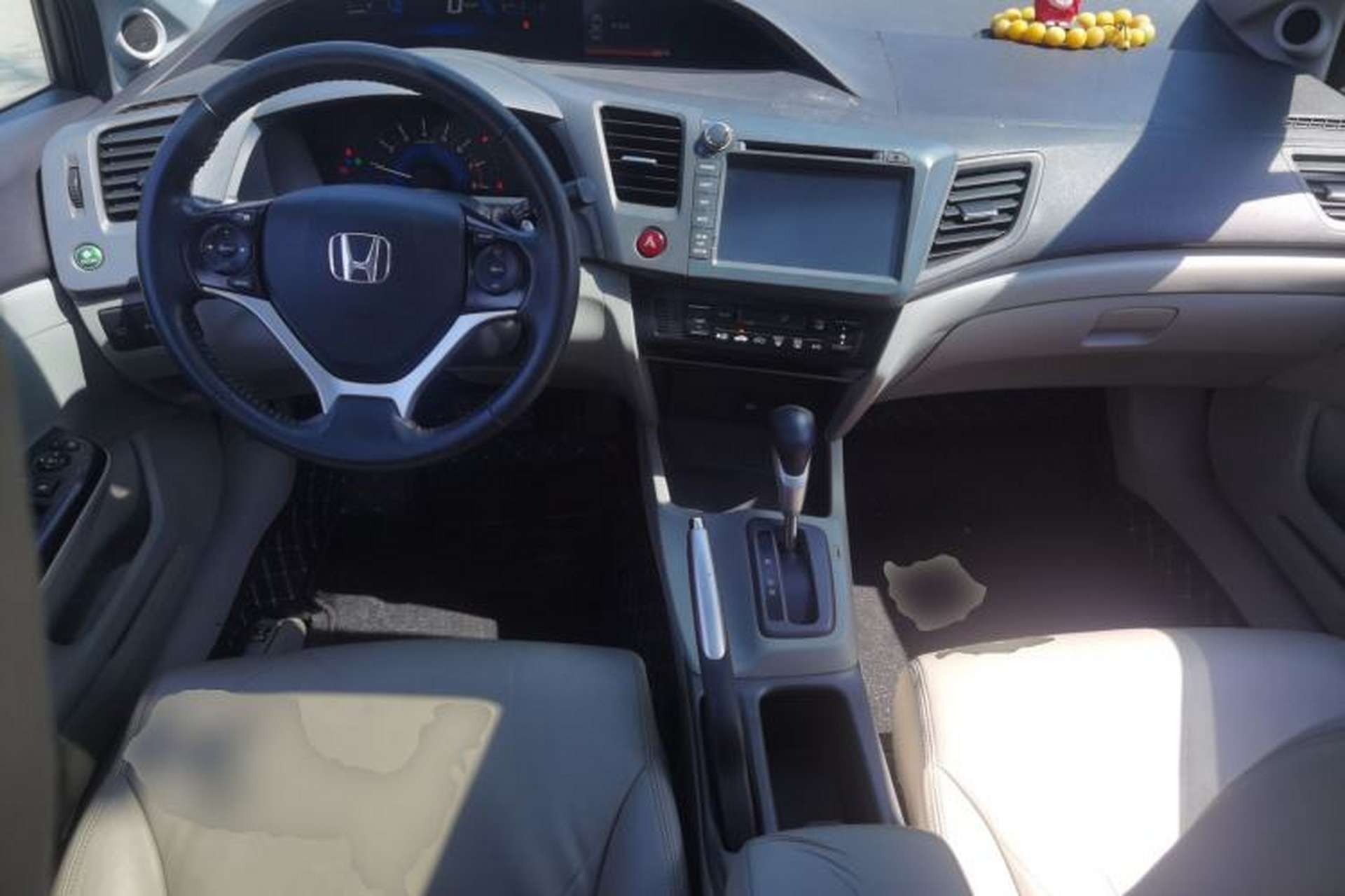 Used Honda Civic 2012 1.8L automatic luxury edition Center Console