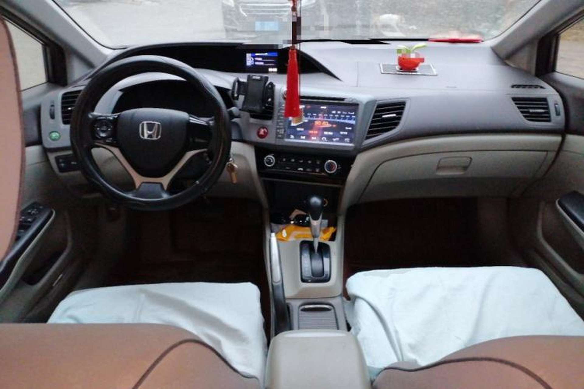 Used Honda Civic 2012 1.8L automatic comfort version Center Console