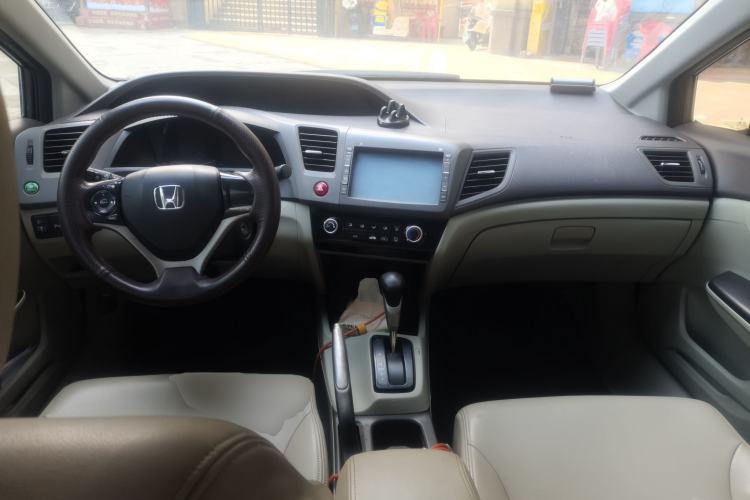 Used Honda Civic 2012 1.8L automatic comfort version Center Console