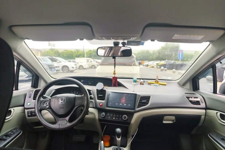 Used Honda Civic 2012 1.8L automatic comfort version Center Console