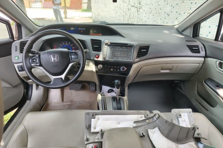 Used Honda Civic 2012 1.8L automatic comfort version Center Console
