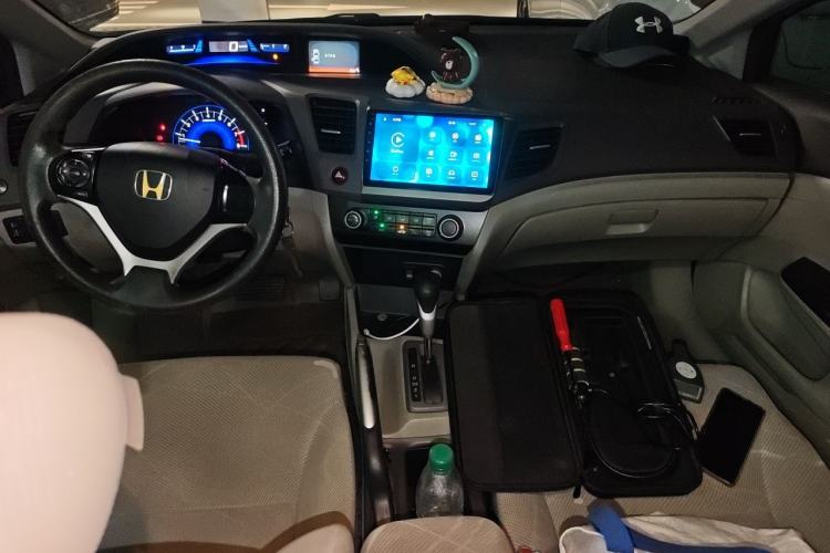 Used Honda Civic 2012 1.8L automatic comfort version Center Console