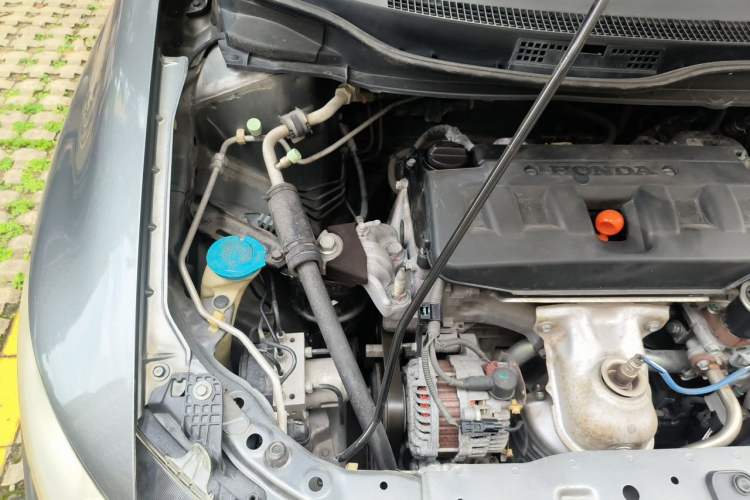 Used Honda Civic 2012 1.8L automatic luxury edition Engine Bay Right