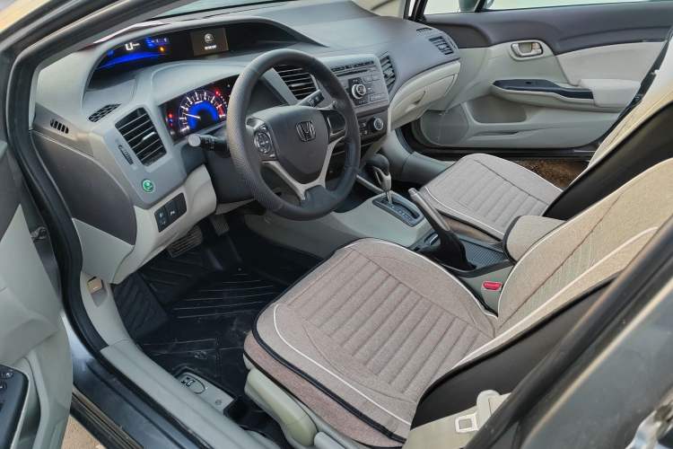 Used Honda Civic 2012 1.8L automatic comfort version Interior 3