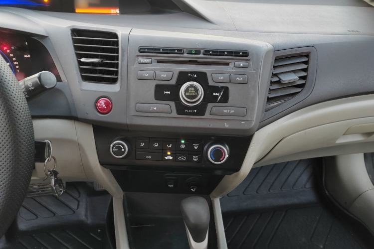 Used Honda Civic 2012 1.8L automatic comfort version Interior 4